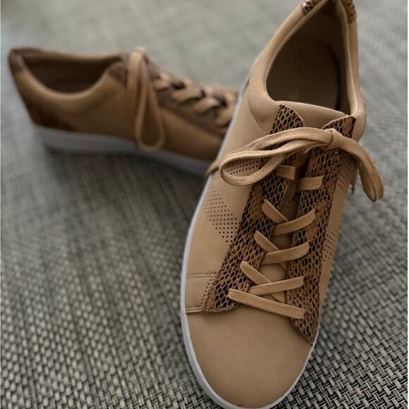 VIONIC Splendid Honey Snake Print Lace Up Shoes Sneakers Wheat 11 Camel comfort - Picture 1 of 7